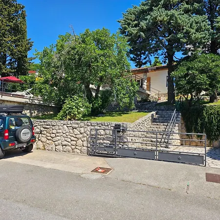 Mit Terrasse- Grill- Parkplatz By Interhome