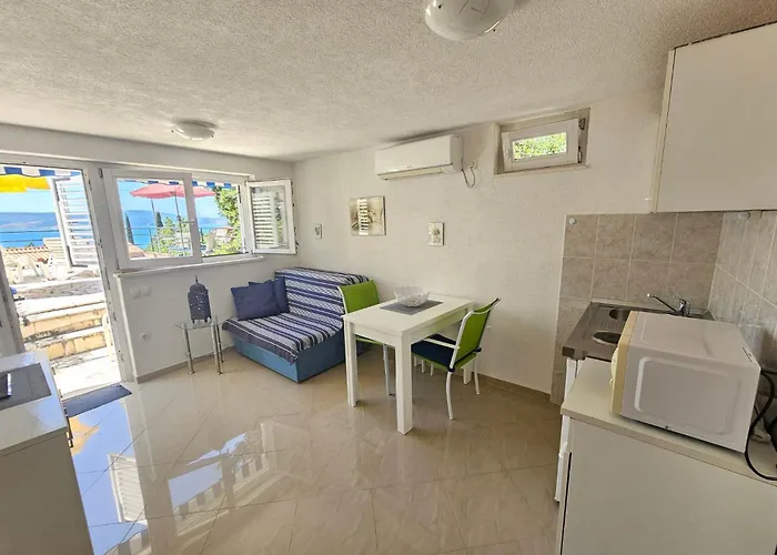 Mit Terrasse- Grill- Parkplatz By Interhome