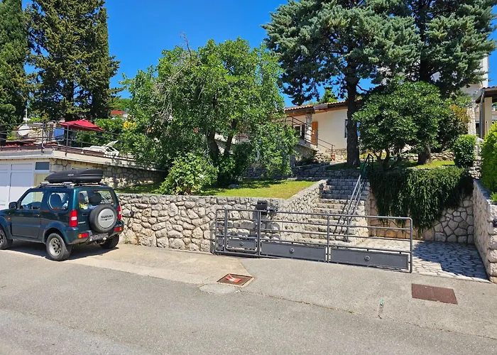 Mit Terrasse- Grill- Parkplatz By Interhome